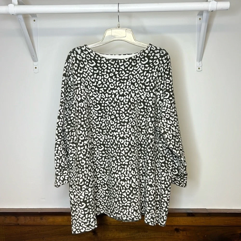 Cynthia Rowley 3/4 Sleeve Green and White Leopard Sweater-‎ 3X
